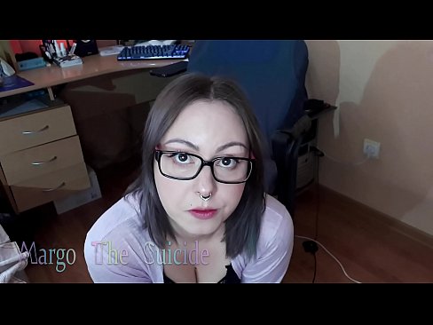 ❤️ Ọmọbinrin ti o ni gbese pẹlu awọn gilaasi buruja Dildo jinna lori Kamẹra ️❌ Fidio furo